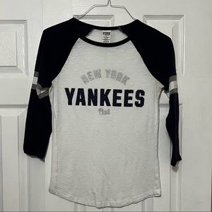 New York Yankees quarter sleeve tee!